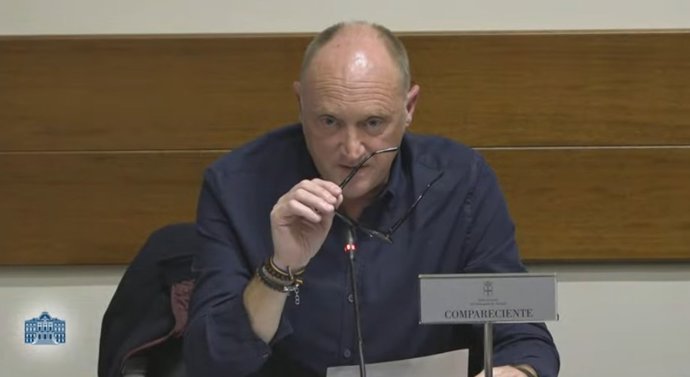 José Catalino Fernández, miembro de la Comisión de Seguridad Minera, durante su comparecencia.
