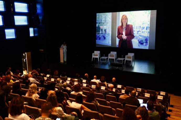 La presidenta de la Diputación de Barcelona, Lluïsa Moret, durante la III Jornada de Comunicación Municipal.