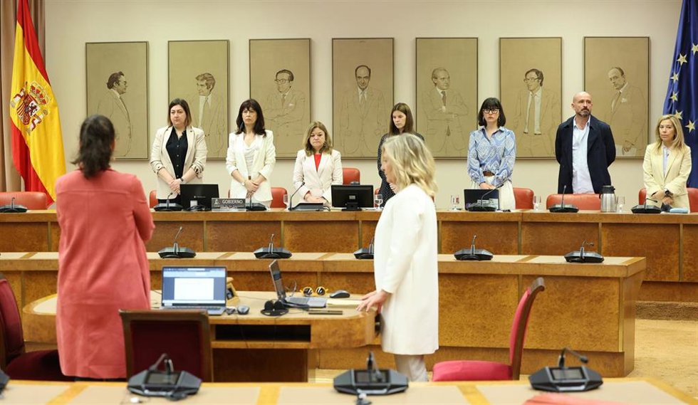 Archivo - La ministra de Igualdad, Ana Redondo (C), comparece en la Comisión de seguimiento y evaluación de los acuerdos del Pacto de Estado en materia de Violencia de Género, en el Congreso de los Diputados, a 22 de mayo de 2025, en Madrid (España). 