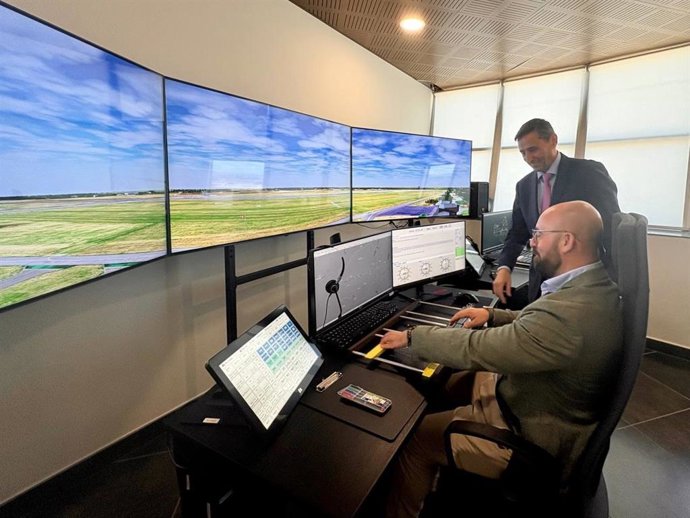 El alcalde de El Puerto, Germán Beardo, en un simulador de Gate Spain.