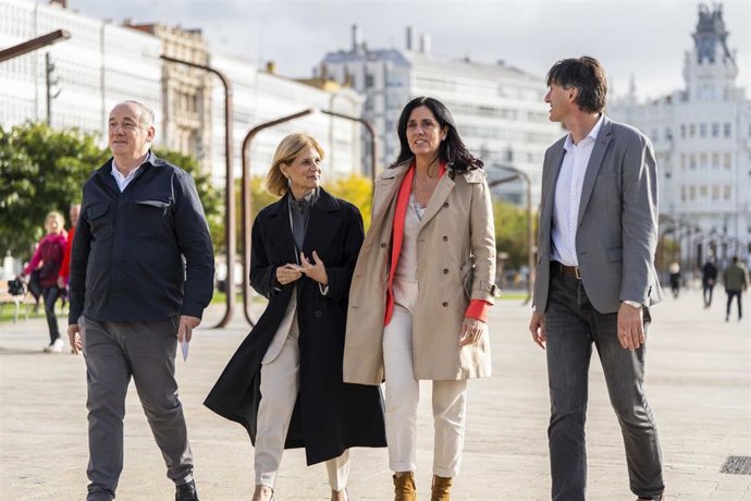 Prado y otros dirigentes del PP en A Coruña.