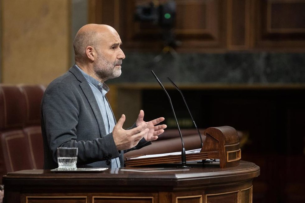 Archivo - El diputado del BNG Néstor Rego interviene durante una sesión plenaria en el Congreso de los Diputados, a 15 de octubre de 2024, en Madrid (España). El Pleno del Congreso decide hoy si tramita una propuesta del PP para reformar la Ley de Elect