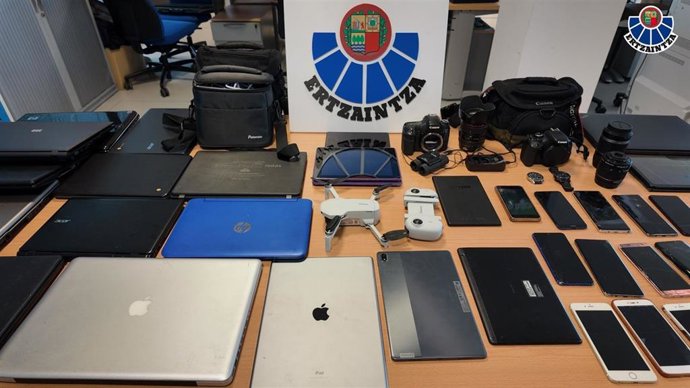 Material hallado por la Ertzaintza en la operación