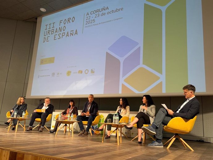 La alcaldesa de Almería, María del Mar Vázquez, durante su intervención en la mesa ‘Agenda Urbana y Salud’ del III Foro Urbano de España, celebrado en La Coruña.
