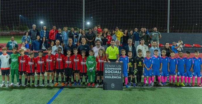 El Consell de Mallorca y la FFIB impulsan una campaña para fomentar el respeto y combatir la violencia en campos y gradas.