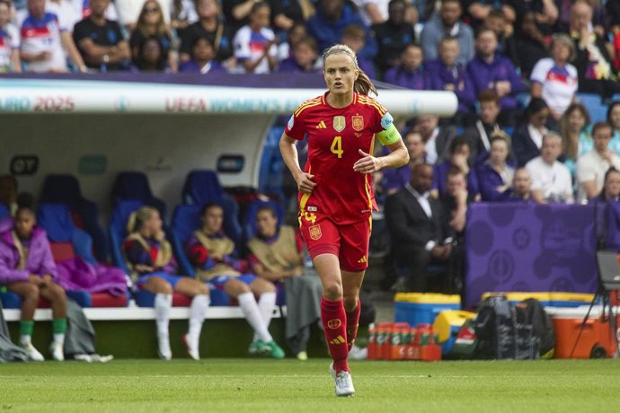 Archivo - Irene Paredes, da Espanha, em ação durante a partida final da UEFA Women's EURO 2025 disputada entre Inglaterra e Espanha no St. Jakob-Park em 27 de julho de 2025 em Basel, Suíça.