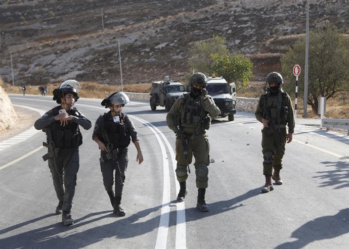 October 23, 2025, Hebron, West Bank, Palestinian Territory: Palestinian farmers are blocked from their olive groves by Israeli forces in the village of Saâ€ir, east of Hebron, after settlers and troops declared the area a closed military zone, Hebron, Wes