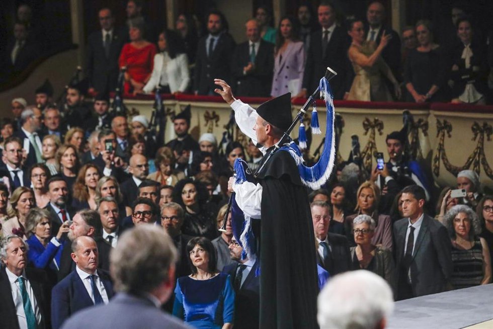 Archivo - Un miembro de la banda de Gaitas de Oviedo en la 42 edición de la entrega de los Premios Princesa de Asturias 2022, en el Teatro Campoamor, a 28 de octubre de 2022, en Oviedo, Asturias (España). 