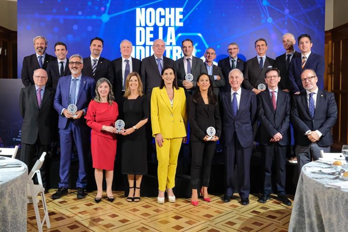 El consejero de Industria, Empleo, Innovación y Comercio, Eduardo Arasti, asiste a la entrega de los X Premios Nacionales de Ingeniería Industrial