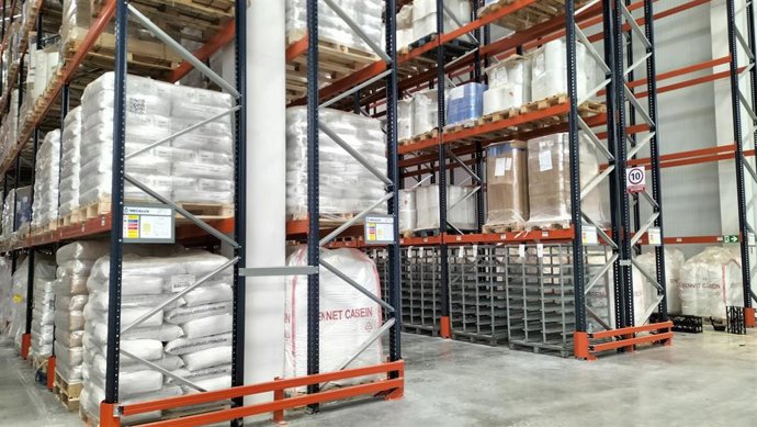 Archivo - Empresa, industria, logística, almacén, fábrica.