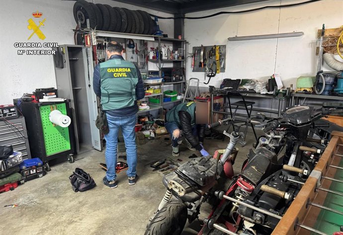 Nave usada por los detenidos por un robo en una vivienda en Alcalá del Júcar.