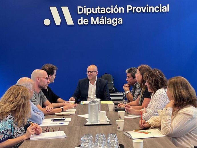 El vicepresidente de Cultura, Educación y Juventud, Manuel López Mestanza ha informado de que esta comisión lleva meses trabajando en esta conmemoración, diseñando un ambicioso proyecto