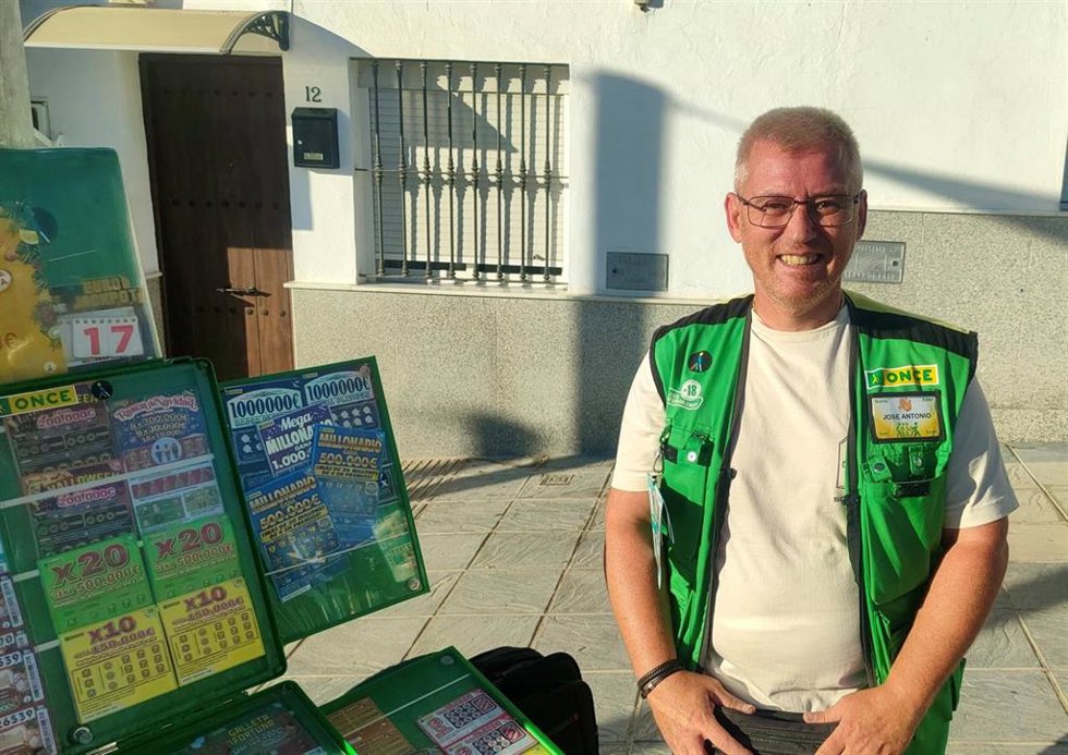 El vendedor de la ONCE que ha repartido el premio en Las Cabezas, José Antonio García