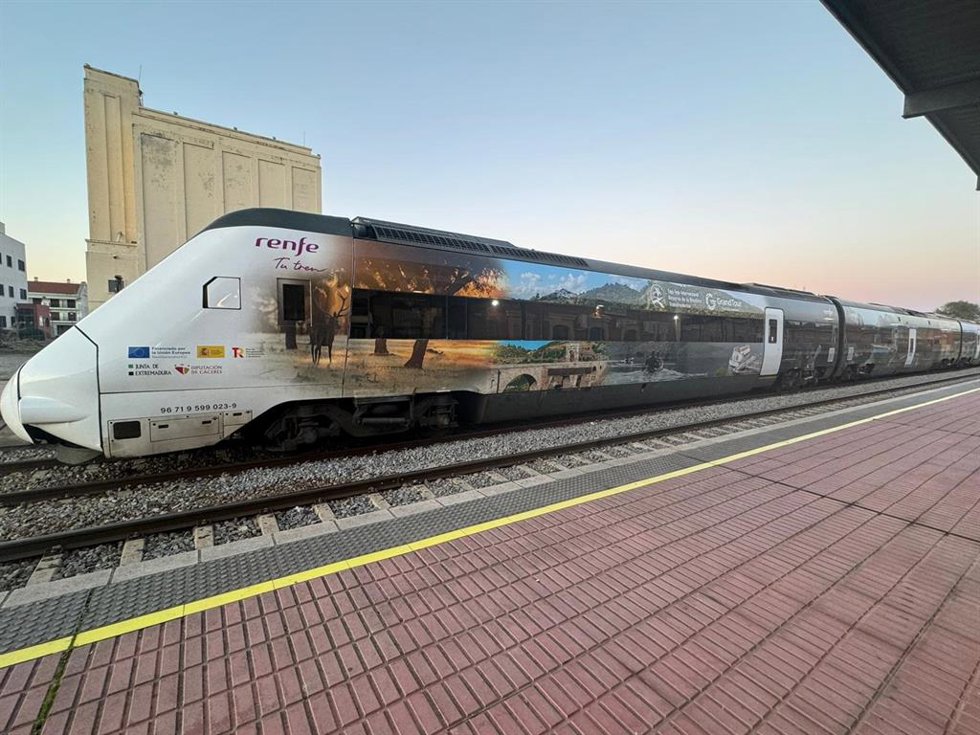 Archivo - El yacimiento de Cáparra y el pueblo abandonado de Granadilla inauguran la temporada otoñal de los Trenes Turísticos 