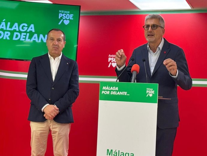 El secretario general del PSOE de Málaga, Josele Aguilar, junto al secretario de Políticas del Estado del Bienestar del PSOE de Andalucía, José Luis Ruiz Espejo.