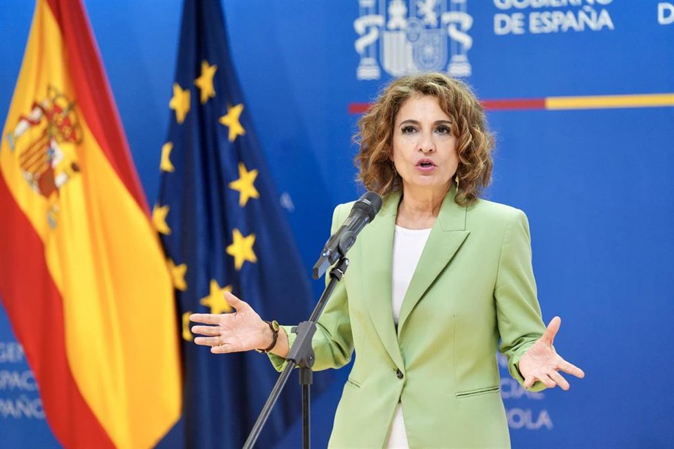 La vicepresidenta primera del Gobierno y ministra de Hacienda, María Jesús Montero, interviene en una visita a la Agencia Espacial Española (AEE) en Sevilla, donde preside el homenaje al ingeniero granadino Emilio Herrera. A 24 de Octubre de 2025, en Se