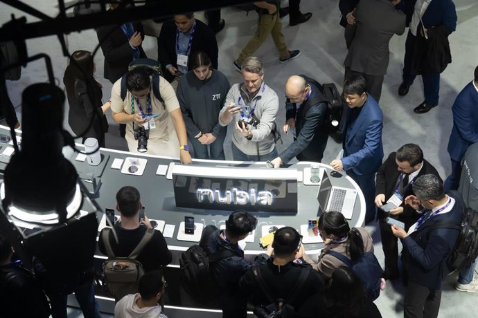 Archivo - Ambiente durante la jornada de inauguración de la XVIII edición del Mobile World Congress (MWC), en el recinto Gran Via de Fira de Barcelona en L'Hospitalet de Llobregat, a 26 de febrero de 2024, en Barcelona, Catalunya (España)