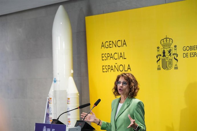 La vicepresidenta primera del Gobierno y ministra de Hacienda, María Jesús Montero, interviene en el transcurso de una visita realezada a la Agencia Espacial Española (AEE) en Sevilla, donde preside el homenaje al ingeniero granadino Emilio Herrera. A 24 