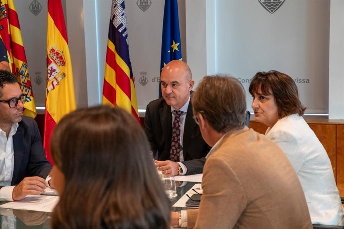 Estarellas en el Consejo de Alcaldes de Ibiza