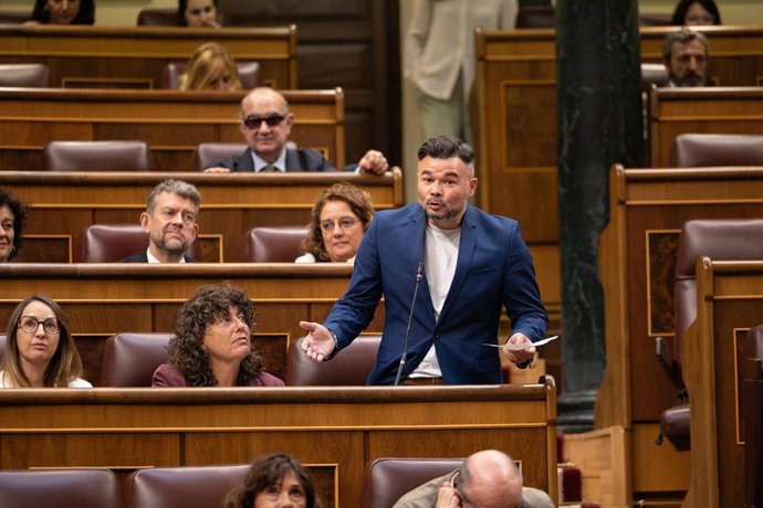Archivo - El portavoz de ERC en el Congreso, Gabriel Rufián, interviene durante una sesión plenaria extraordinaria, en el Congreso de los Diputados, a 22 de julio de 2025, en Madrid (España). El Congreso cierra este martes, 22 de julio, el curso parlament