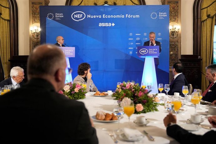 El alcalde de Sevilla, José Luis Sanz, participa en el desayuno informativo de Fórum Europa Tribuna Andalucía. 