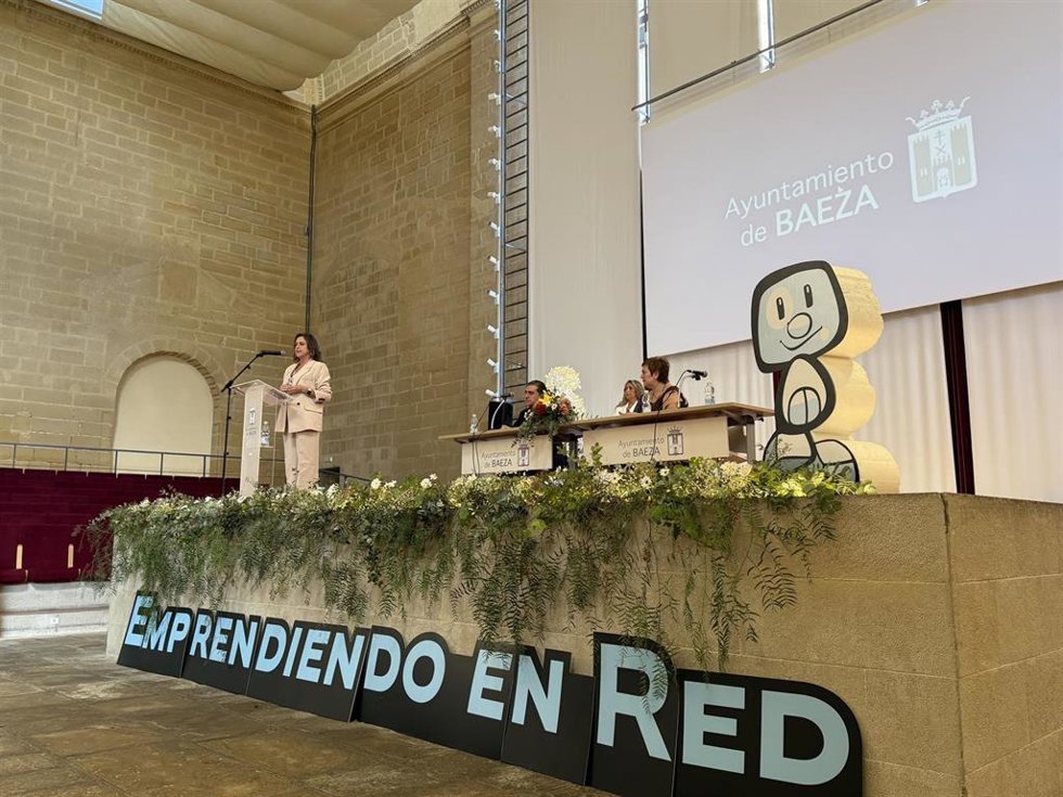 La consejera de Sostenibilidad y Medio Ambiente, Catalina García, interviene en la inauguración del congreso.