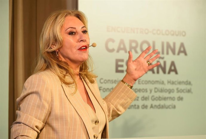 La consejera de Economía, Hacienda, Fondos Europeos y Diálogo Social, y portavoz del Gobierno de la Junta de Andalucía, Carolina España