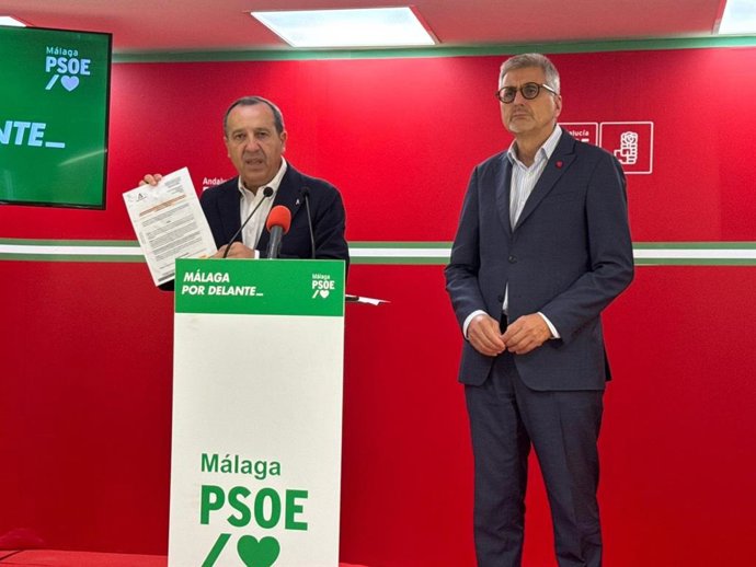 El secretario de Políticas del Estado del Bienestar del PSOE de Andalucía, José Luis Ruiz Espejo, y el secretario general del PSOE de Málaga, Josele Aguilar, han criticado este viernes "la situación insostenible" del sistema andaluz de dependencia