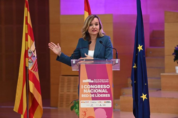 La ministra de Educación, Formación Profesional y Deportes, Pilar Alegría, interviene durante la inauguración del I Congreso Nacional Red de Líderes, a 24 de octubre de 2025, en Zaragoza, Aragón (España).