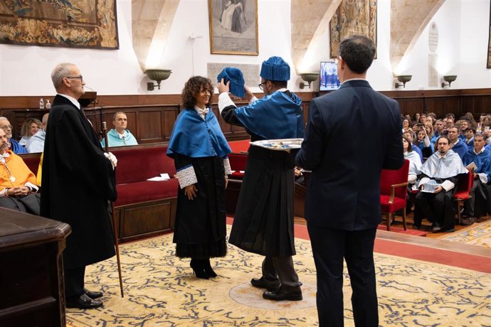 Emmanuelle Charpentier, durante la ceremonia en la USAL.