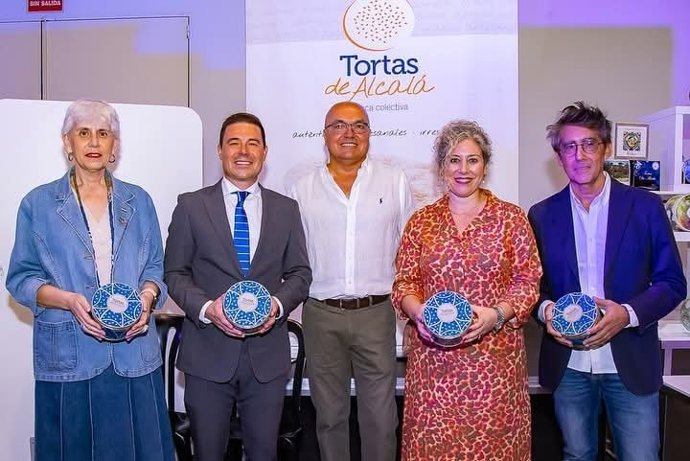 Acto de presentación del nuevo diseño de las latas de las Tortas de Alcalá
