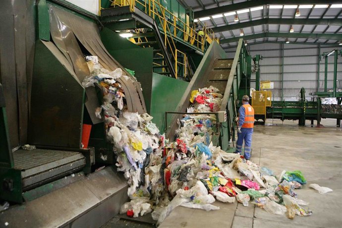 Durante el año 2024 se ha logrado disminuir un 45,5% las entradas directas a vertedero, evitando la emisión de metano, uno de los gases más nocivos para el clima