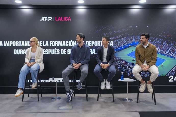 Los deportistas Adiaratou Iglesias, Javier Beirán, Tommy Robredo y Miguel Torres, en la reunión entre LaLiga y la ATP.