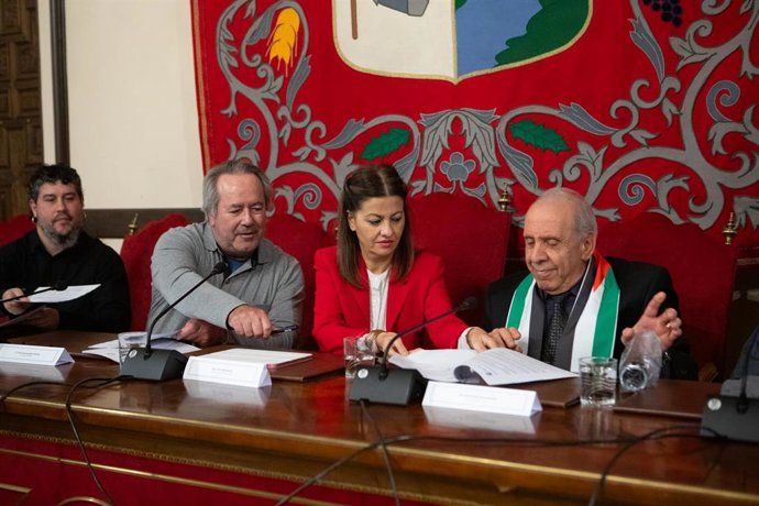 a ministra de Juventud e Infancia, Sira Rego(c), asiste al acto de hermanamiento entre las localidades de Zamora y Beit Jala (Palestina).