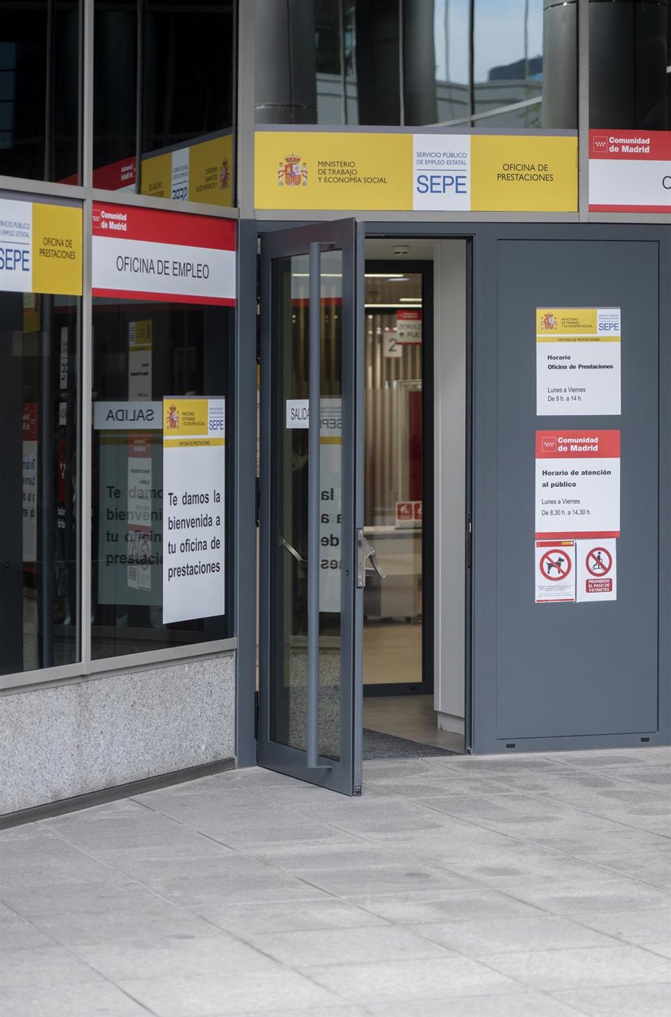 Aspecto del interior de la nueva Oficina de Empleo del Barrio de la Concepción, a 14 de octubre de 2025, en Madrid (España). 