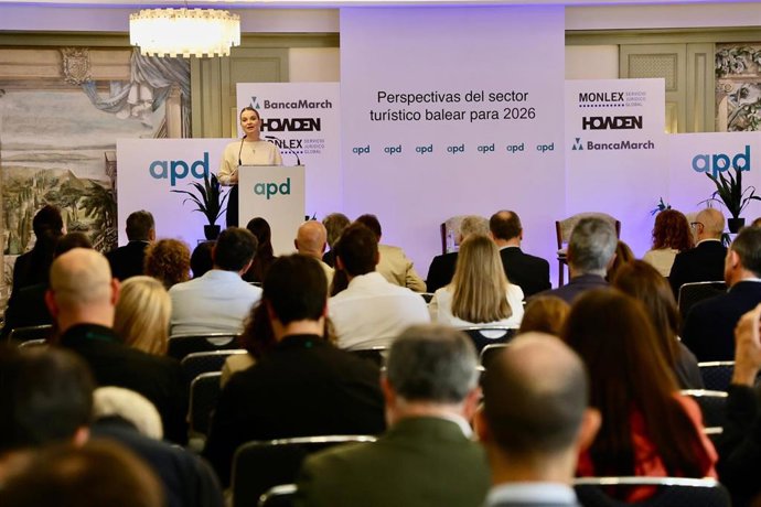 La presidenta del Govern, Marga Prohens, en la clausura de la jornada 'Perspectivas del sector turístico balear para 2026'
