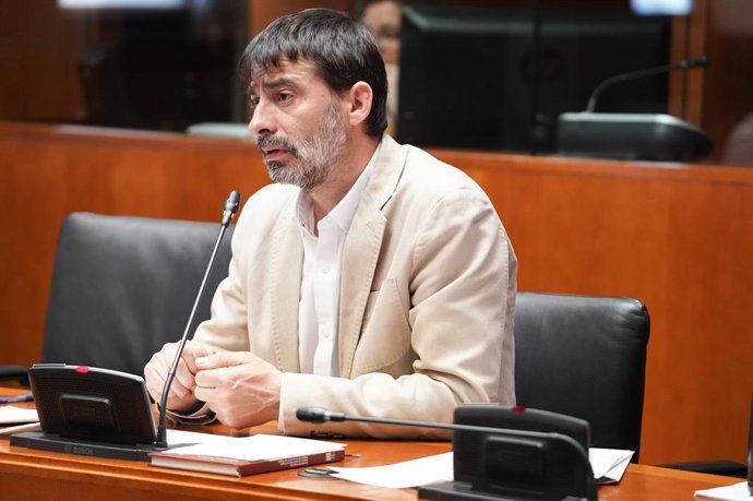 Archivo - El diputado de IU, Álvaro Sanz.