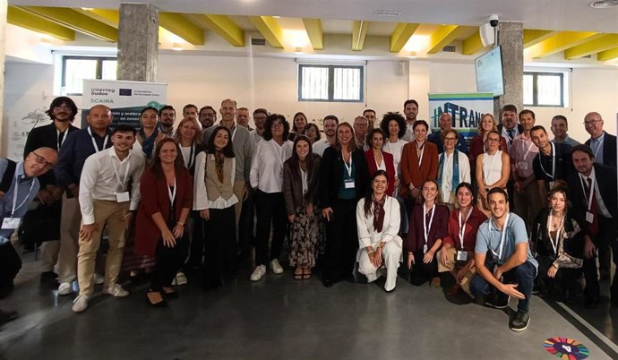 Foto de familia de los participantes en el evento 'Invest2Impact' en Sevilla.