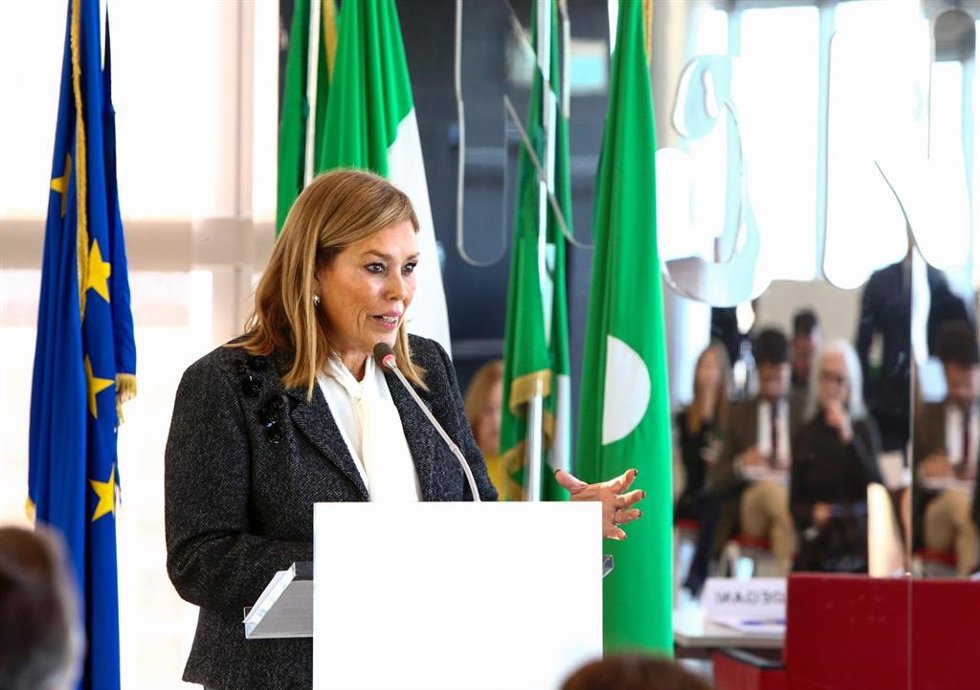 La presidenta del Parlamento de Canarias, Astrid Pérez, en un encuentro de la CALRE