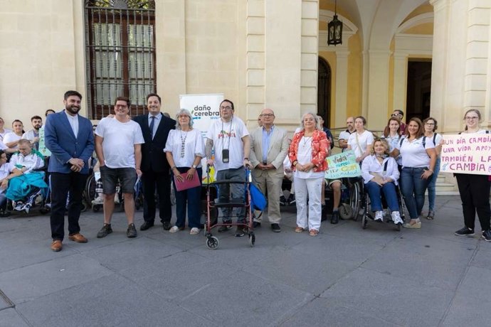 El Ayuntamiento de Sevilla acoge la lectura del manifiesto organizado por la Asociación de Daño Cerebral Adquirido de Sevilla (DACE) con motivo del Día Nacional del Daño Cerebral Adquirido