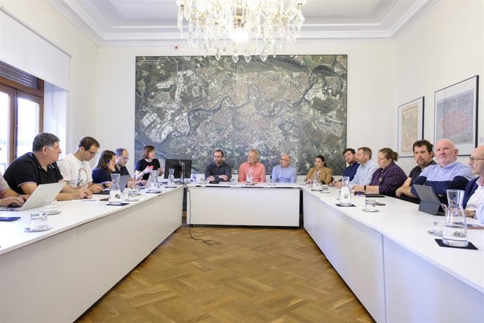 Reunión en el Ayuntamiento de Pamplona.