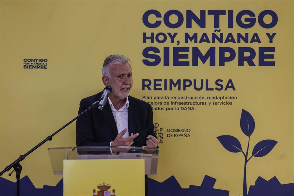 El ministro de Política Territorial y Memoria Democrática, Ángel Víctor Torres, presenta el Visor DANA, en la Delegación del Gobierno en Valencia, a 24 de octubre de 2025, en Valencia