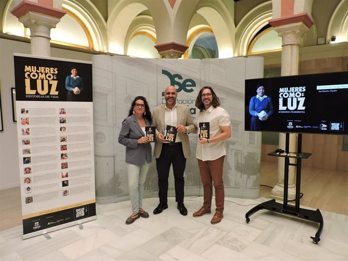 Inauguración de la exposición Mujeres como la luz de la Casa de la Provincia en Sevilla