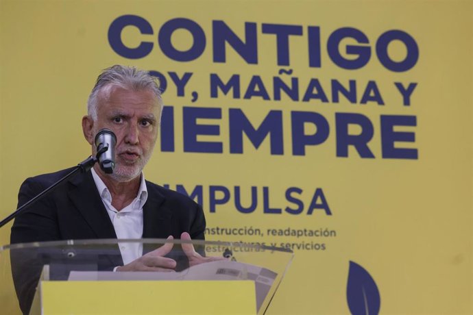 El ministro de Política Territorial y Memoria Democrática, Ángel Víctor Torres, este viernes en València