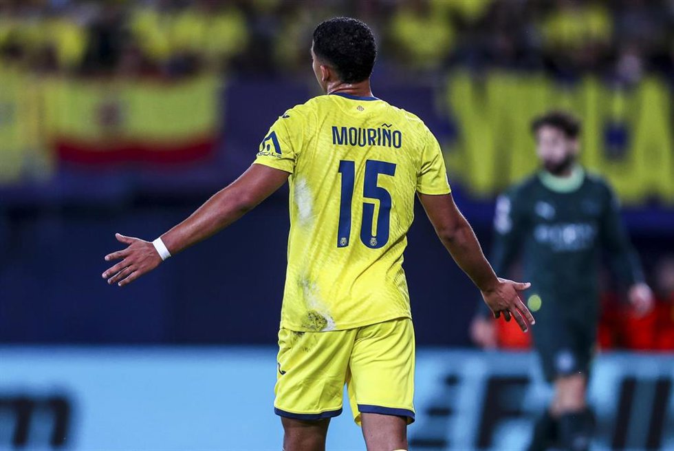 Santiago Mouriño durante un partido del Villarreal CF