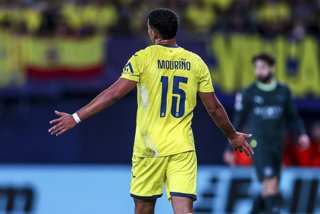Santiago Mourino of Villarreal CF gestures during the UEFA Champions League 2025/26 League Phase MD3 match between Villarreal CF and Manchester City at Estadio de la Ceramica on October 21, 2025 in Villarreal, Spain.