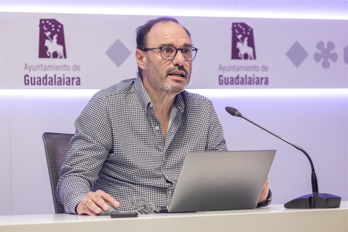 El concejal de Igualdad de Guadalajara, Roberto Narro.