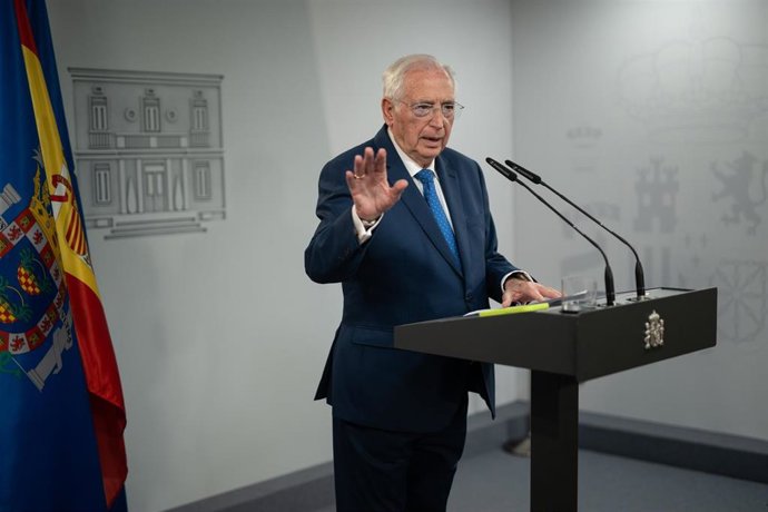 Archivo - Imagen de archivo del presidente de Melilla, Juan José Imbroda, durante una rueda de prensa posterior tras su reunión con el presidente del Gobierno, Pedro Sánchez, en 2024