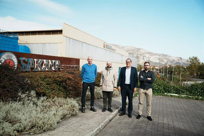 Gorka Eceolaza, presidente del Consejo Rector; Marcos Escudero, jefe de Área de Políticas Industriales del Ministerio de Industria; Jaime Urcola, director gerente de SAKANA Group; e Iker Chasco, director gerente de Enercluster.