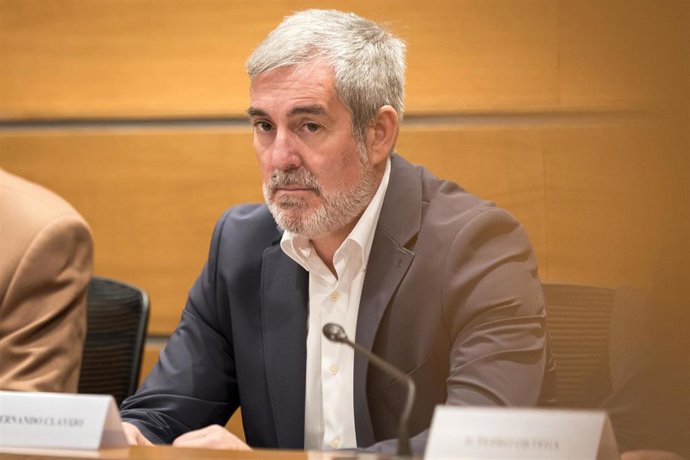 El presidente del Gobierno de Canarias, Fernando Clavijo, durante el seminario 'África: inversión en talento y desarrollo’, en la sede de la CEOE, a 25 de septiembre de 2025, en Madrid (España). 